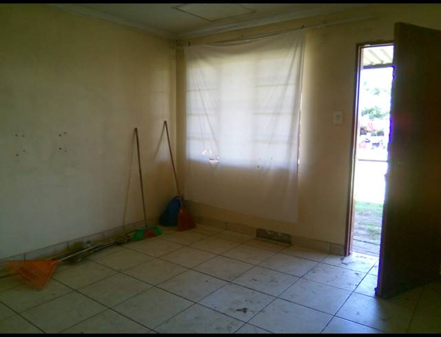 2 BEDROOM HOUSE FOR SALE IN SERALENG